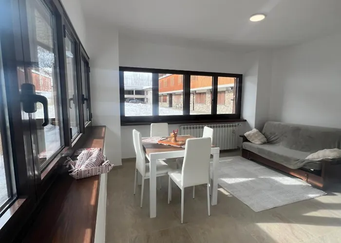 Apartment Lemon - Titty's - *