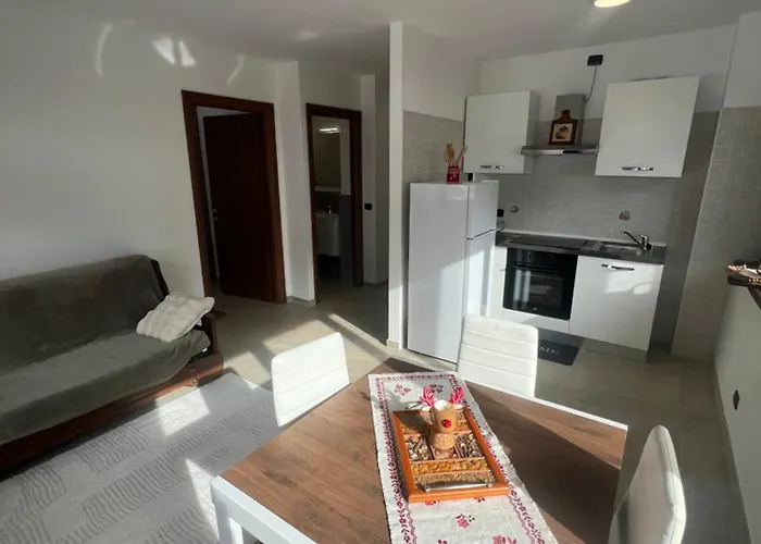 Apartment Lemon - Titty's -