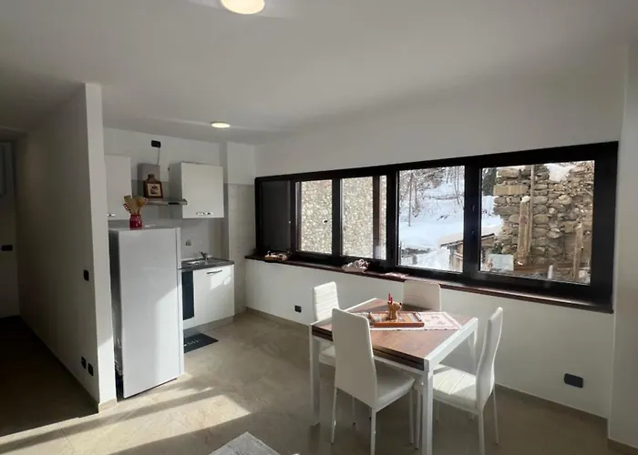 Apartment Lemon - Titty's - *