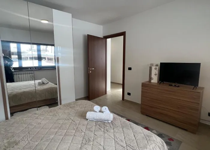 Apartment Lemon - Titty's - *